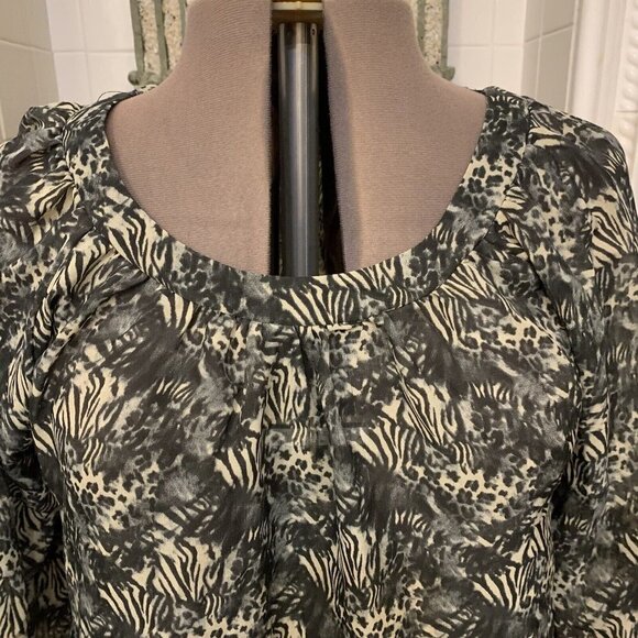 Lilly Lou. Size Small Oversized Modified Cape. Semi Sheer Banded Neck. B71 - Picture 3 of 6